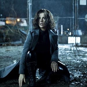 Fotoğraf Karanlıklar Ülkesi:Uyanış