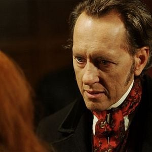 Fotoğraf The Crimson Petal and The White