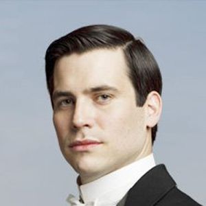 Fotoğraf Rob James-Collier