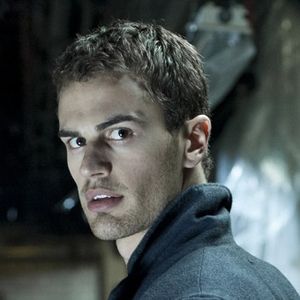 Fotoğraf Theo James