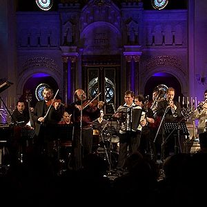 Fotoğraf The Other Europeans in: Der zerbrochene Klang