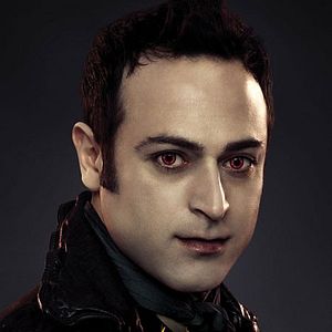 Fotoğraf Alacakaranlık Efsanesi : Şafak Vakti Bölüm 2