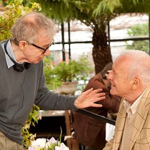 Fotoğraf Uzun Boylu Esmer Adam