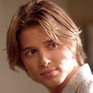 Fotoğraf Drew Van Acker