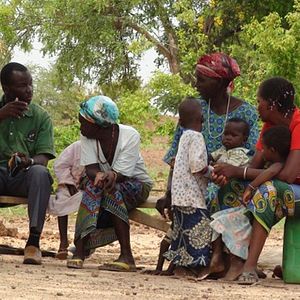 Fotoğraf Knistern der Zeit - Christoph Schlingensief und sein Operndorf in Burkina Faso
