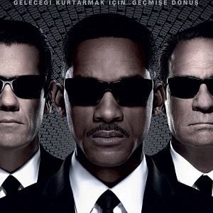 Fotoğraf Siyah Giyen Adamlar 3