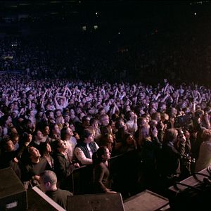 Fotoğraf Shut Up And Play The Hits