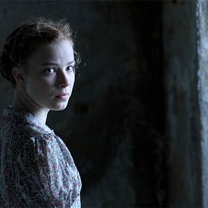 Fotoğraf Savaşın Gölgesinde