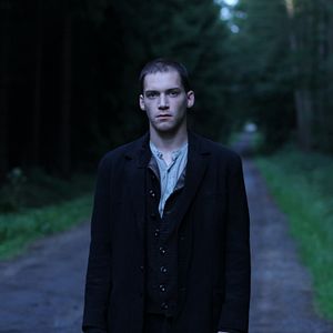 Fotoğraf Savaşın Gölgesinde