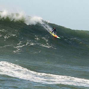 Fotoğraf Dalgaların Peşinde