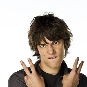 Fotoğraf Devon Bostick