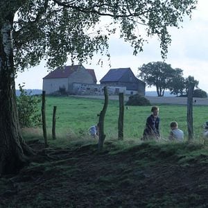 Fotoğraf Savaşın Gölgesinde