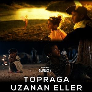 Fotoğraf Toprağa Uzanan Eller