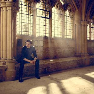 Fotoğraf Dominic Sherwood