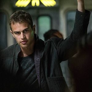 Fotoğraf Theo James