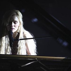 Fotoğraf Clare Bowen