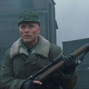 Fotoğraf Kapıdaki Düşman