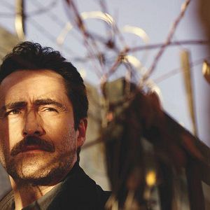 Fotoğraf Demian Bichir