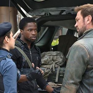 Fotoğraf Grant Bowler