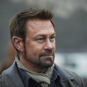 Fotoğraf Grant Bowler