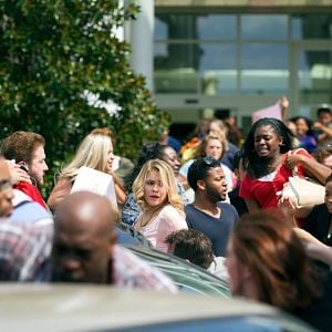 Fotoğraf Left Behind