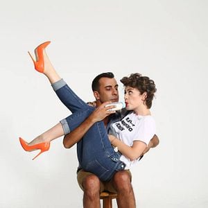 Fotoğraf Bir Erkek Bir Kadın İki Çocuk