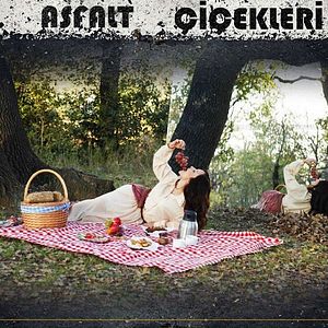 Fotoğraf Asfalt Çiçekleri