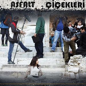Fotoğraf Asfalt Çiçekleri
