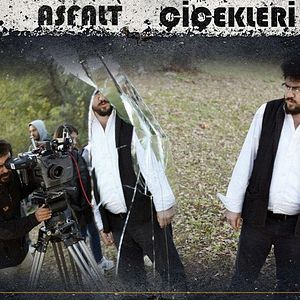 Fotoğraf Asfalt Çiçekleri