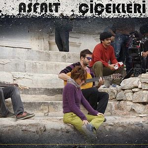 Fotoğraf Asfalt Çiçekleri