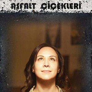 Fotoğraf Asfalt Çiçekleri