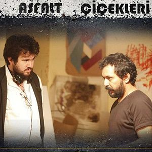 Fotoğraf Asfalt Çiçekleri