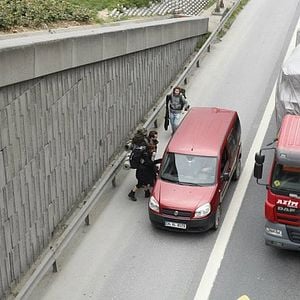 Fotoğraf Asfalt Çiçekleri