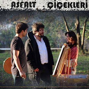 Fotoğraf Asfalt Çiçekleri