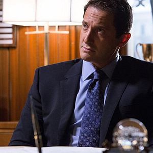 Fotoğraf Sasha Roiz