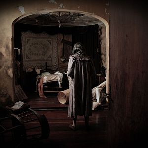 Fotoğraf Araftaki Ev