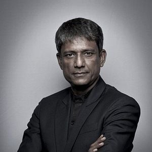 Fotoğraf Adil Hussain