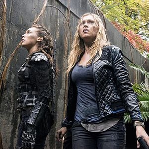Fotoğraf The 100