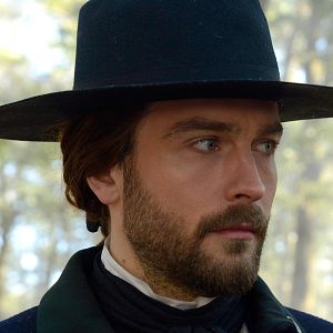 Fotoğraf Tom Mison