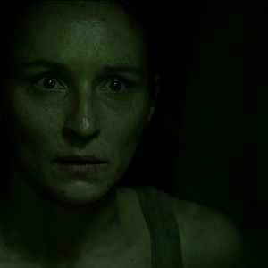 Fotoğraf Kvinden I buret