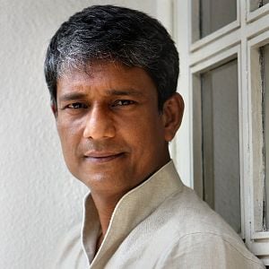 Fotoğraf Adil Hussain
