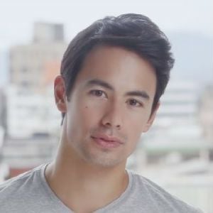 Fotoğraf George Young