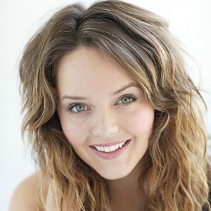 Fotoğraf Rebecca Breeds