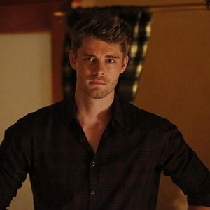 Fotoğraf Luke Mitchell