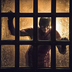 Fotoğraf Grant Gustin