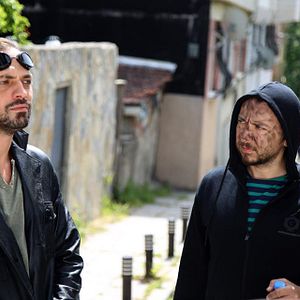 Fotoğraf Mutlu Ol Yeter