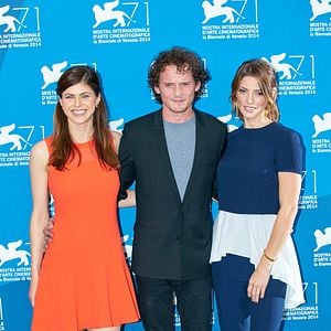 Fotoğraf Burying the Ex