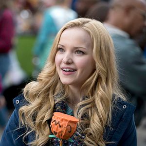 Fotoğraf Dove Cameron
