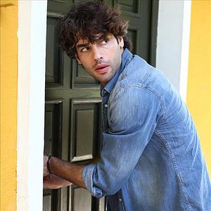 Fotoğraf Tatlı Küçük Yalancılar