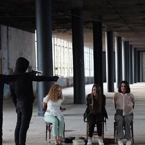 Fotoğraf Tatlı Küçük Yalancılar